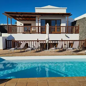 Luxury 4-bedroom With Heated Pool + Sea View , Playa Blanca (Lanzarote) Spain